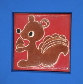 リスの絵付けタイル